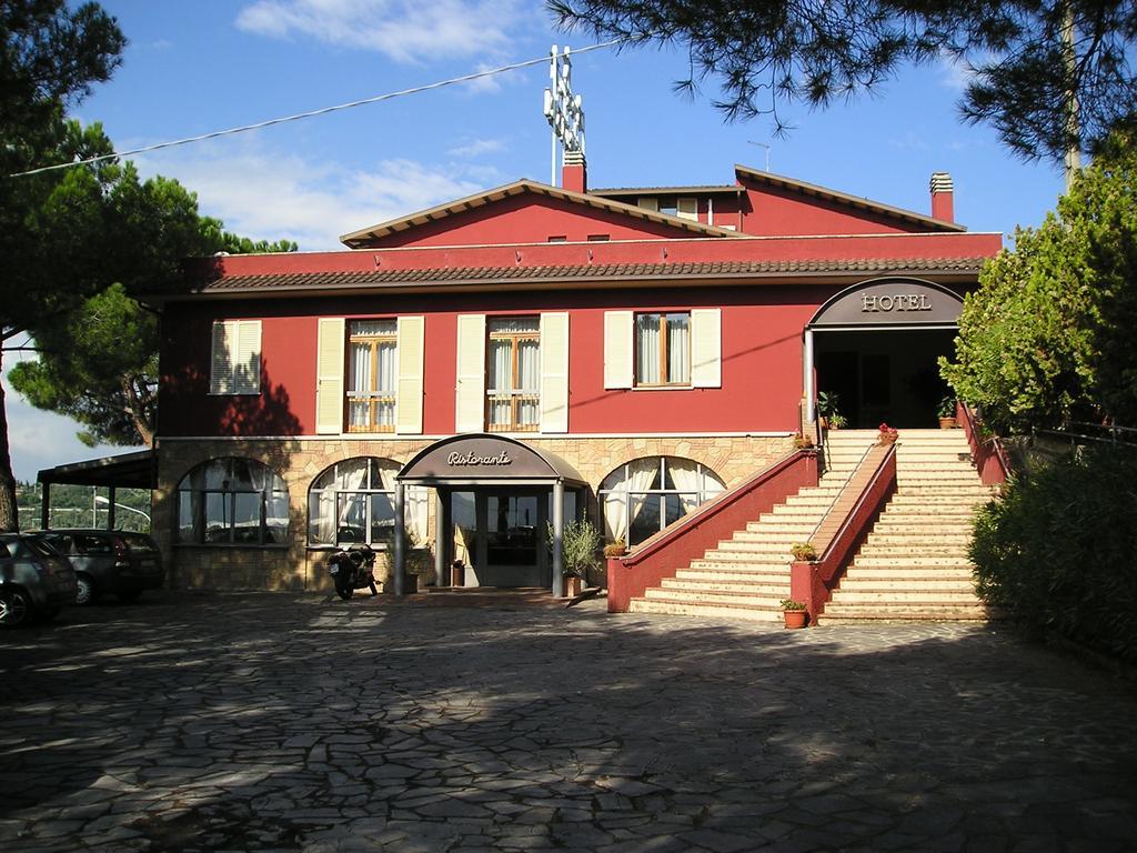 Hotel Cavalieri Passignano sul Trasimeno Exterior photo