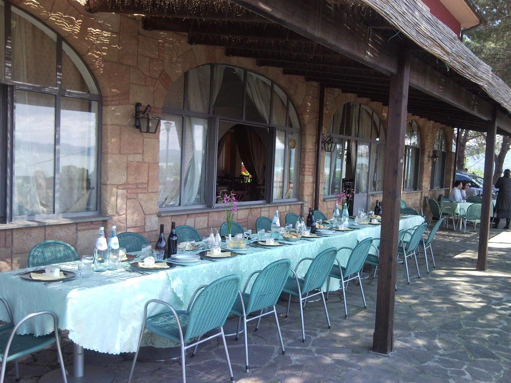 Hotel Cavalieri Passignano sul Trasimeno Exterior photo