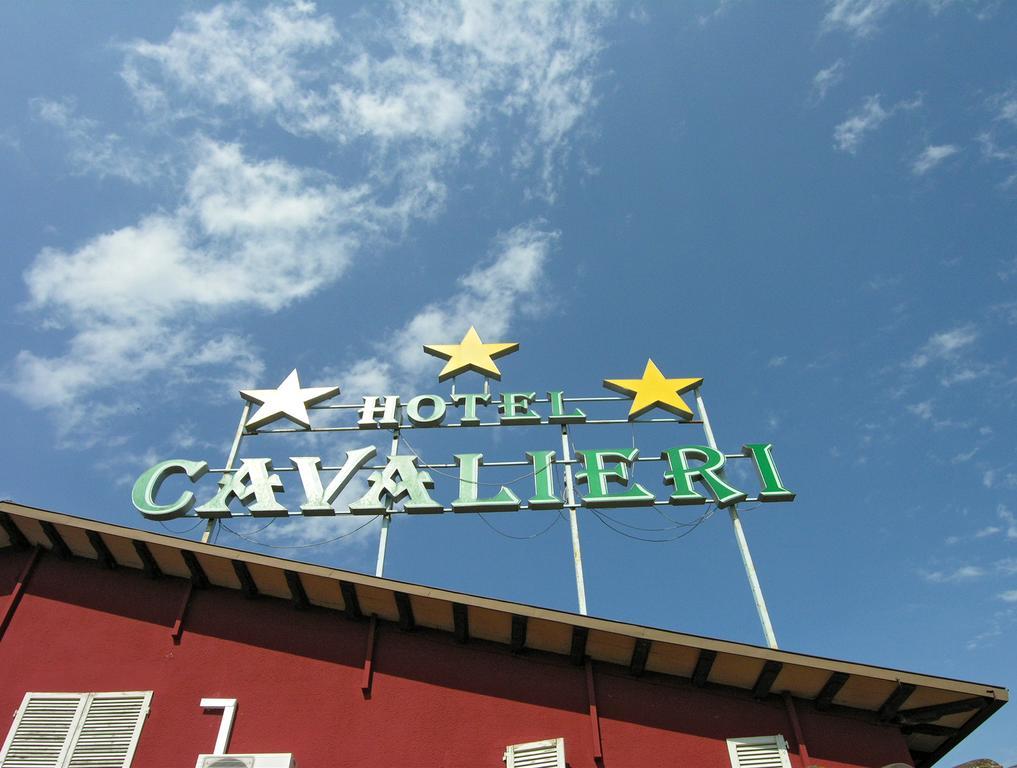 Hotel Cavalieri Passignano sul Trasimeno Exterior photo