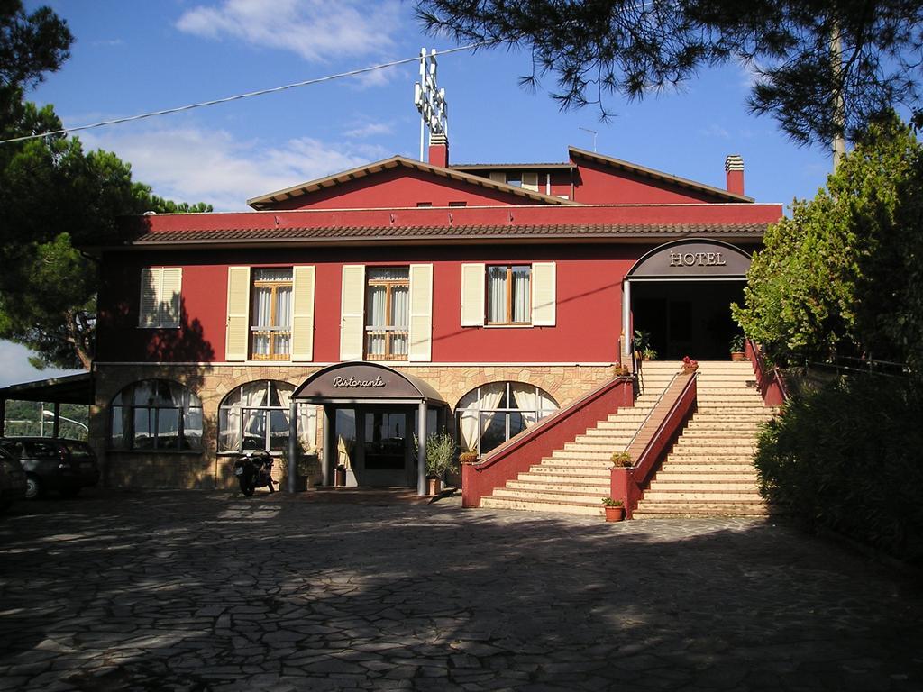 Hotel Cavalieri Passignano sul Trasimeno Exterior photo