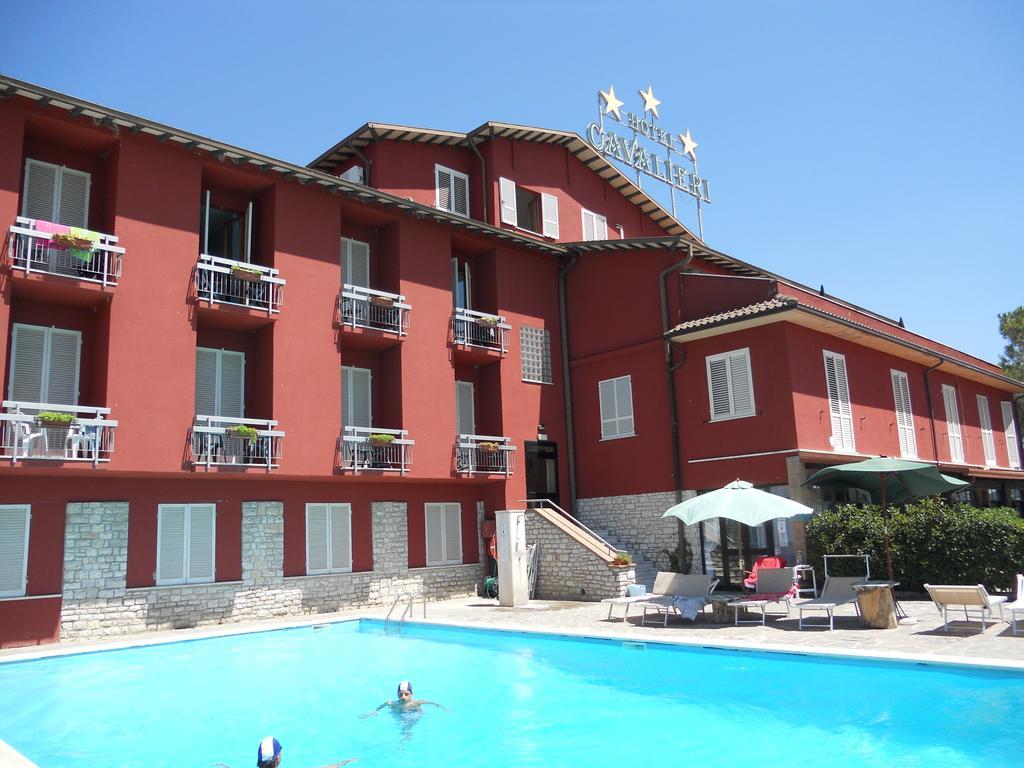 Hotel Cavalieri Passignano sul Trasimeno Exterior photo