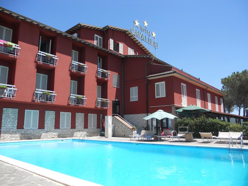 Hotel Cavalieri Passignano sul Trasimeno Exterior photo