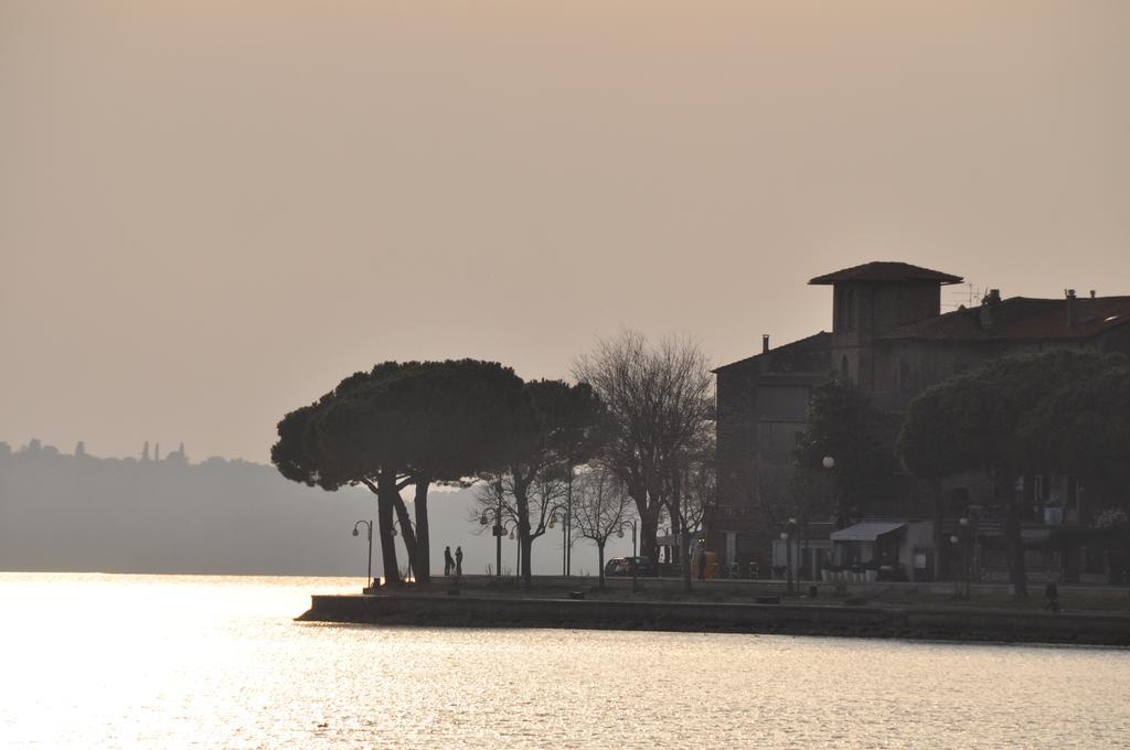 Hotel Cavalieri Passignano sul Trasimeno Exterior photo