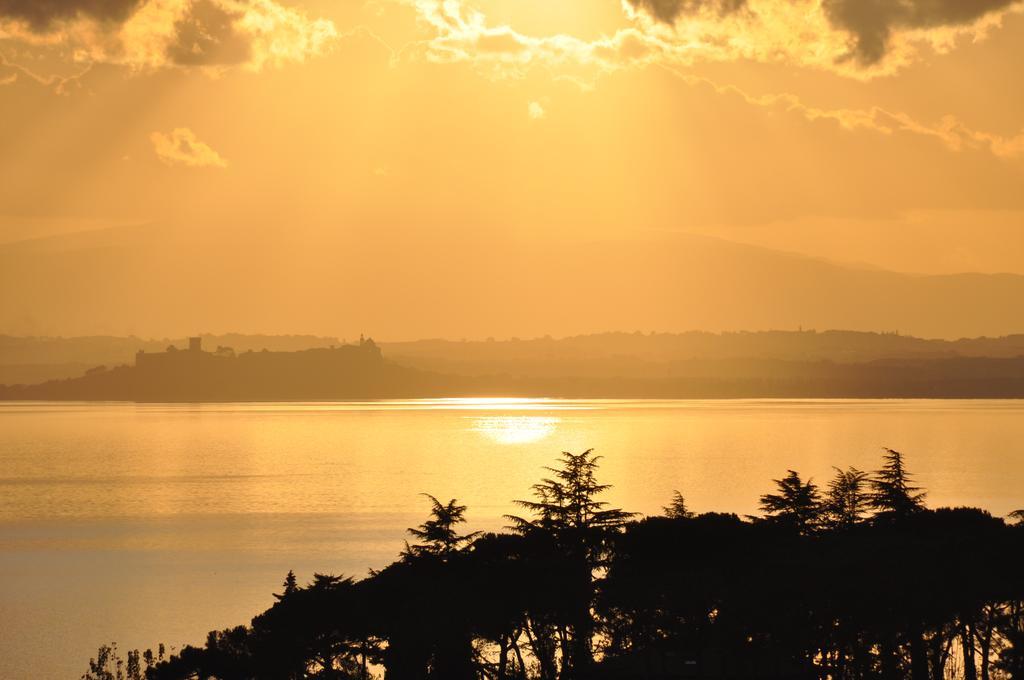 Hotel Cavalieri Passignano sul Trasimeno Exterior photo