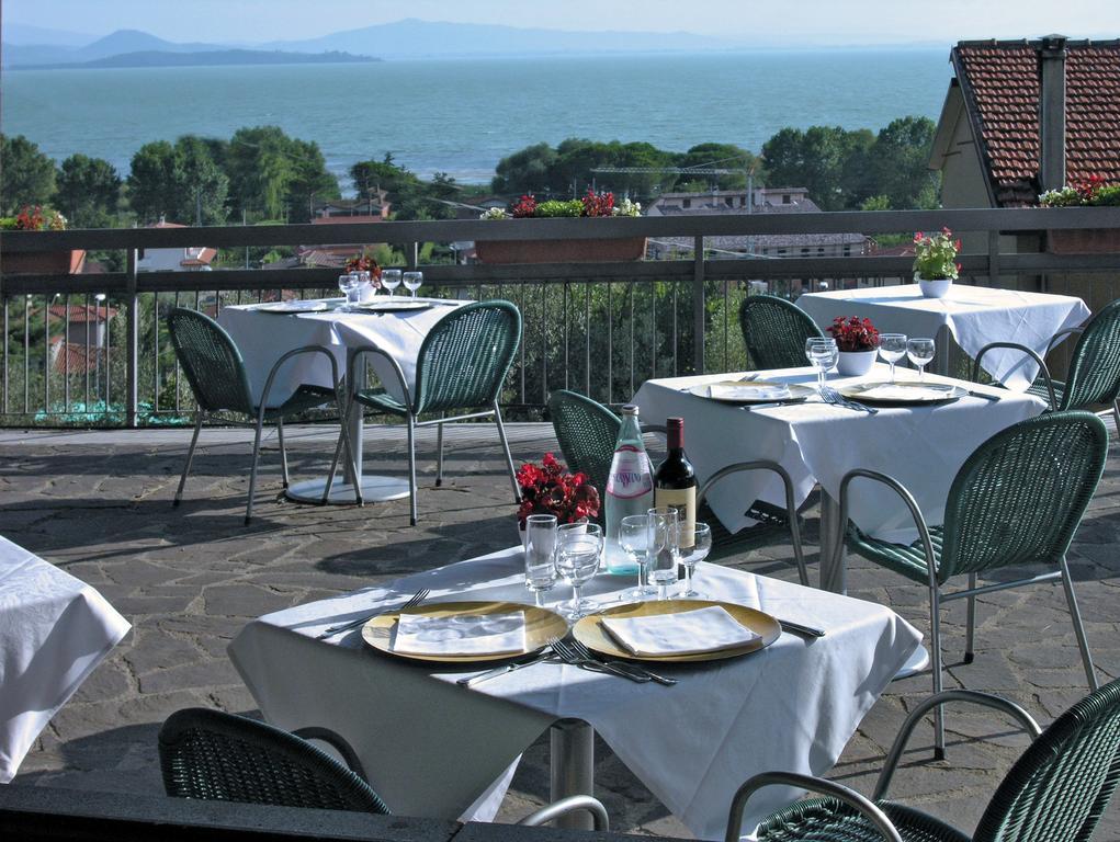 Hotel Cavalieri Passignano sul Trasimeno Exterior photo