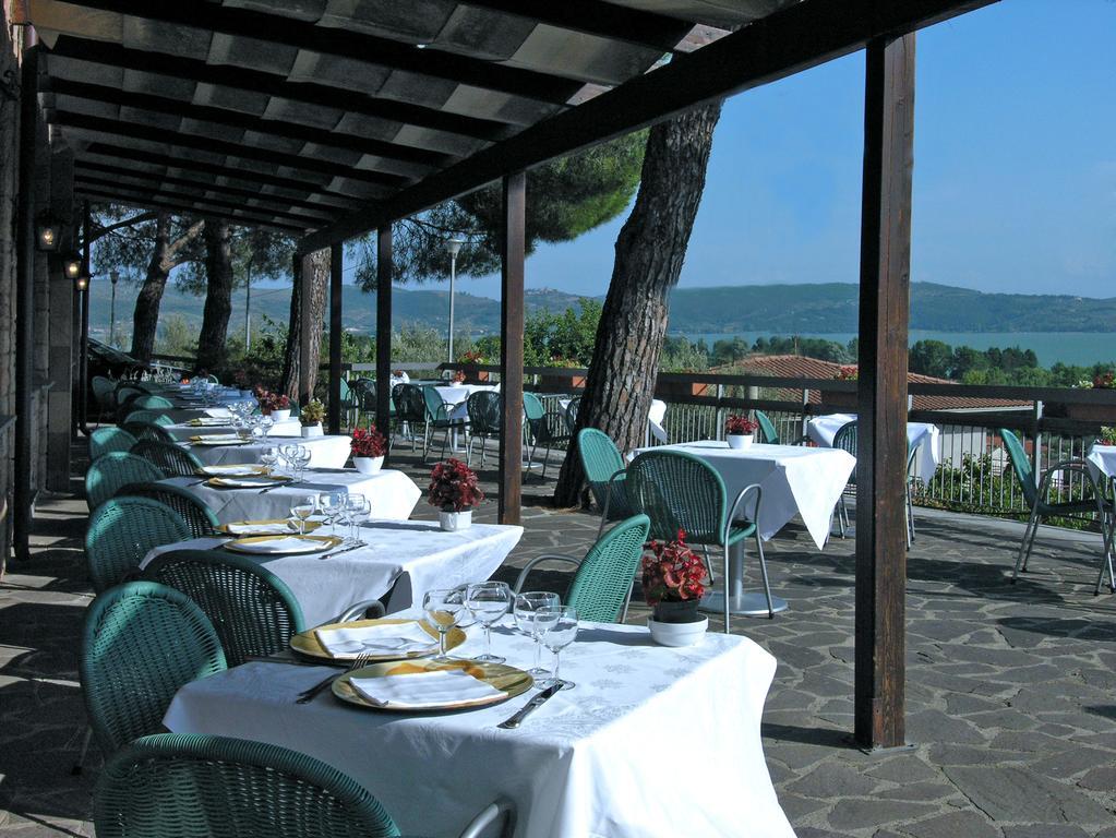 Hotel Cavalieri Passignano sul Trasimeno Exterior photo